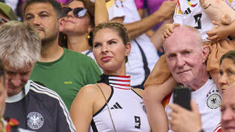 Freundinnen und Frauen unserer DFB-Stars: Lisa Füllkrug mit ungewöhnlichem Outfit