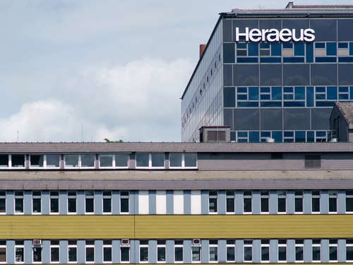 Schwerer Unfall bei Heraeus: Mehrere Arbeiter verletzt – „Bedauern sehr, dass es zu dem Ereignis gekommen ist“