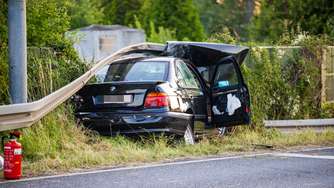 Mit Haftbefehl gesucht: Autofahrer stirbt bei Flucht vor Polizei im Main-Kinzig-Kreis