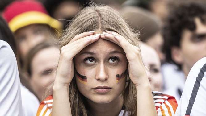 Ein Viertelfinale wie ein Thriller: Erst feiern, dann leiden in der Fan Zone Frankfurt