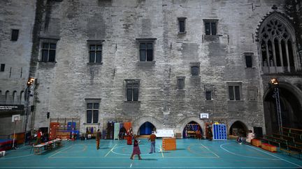 "Welfare" de Julie Deliquet a ouvert le 77e Festival d'Avignon, le 3 juillet 2023. (CHRISTOPHE SIMON / AFP)