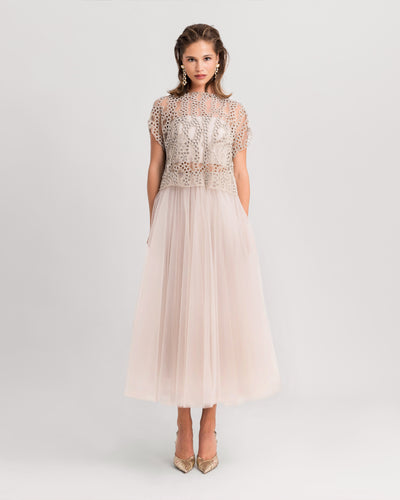 A grey evening wear set featuring an embroidered tulle top paired with a midi tulle skirt.