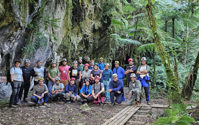 Mais de 60 alunos são capacitados como guias e condutores de espeleoturismo