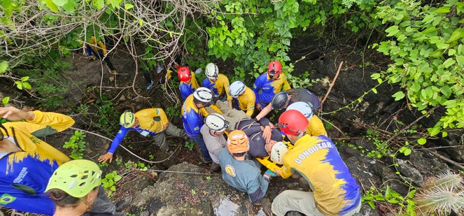 Simulação de resgate em maca no Parna da Furna FeiaRN. Foto Jocy Cruz (ICMBioCecav).jpg