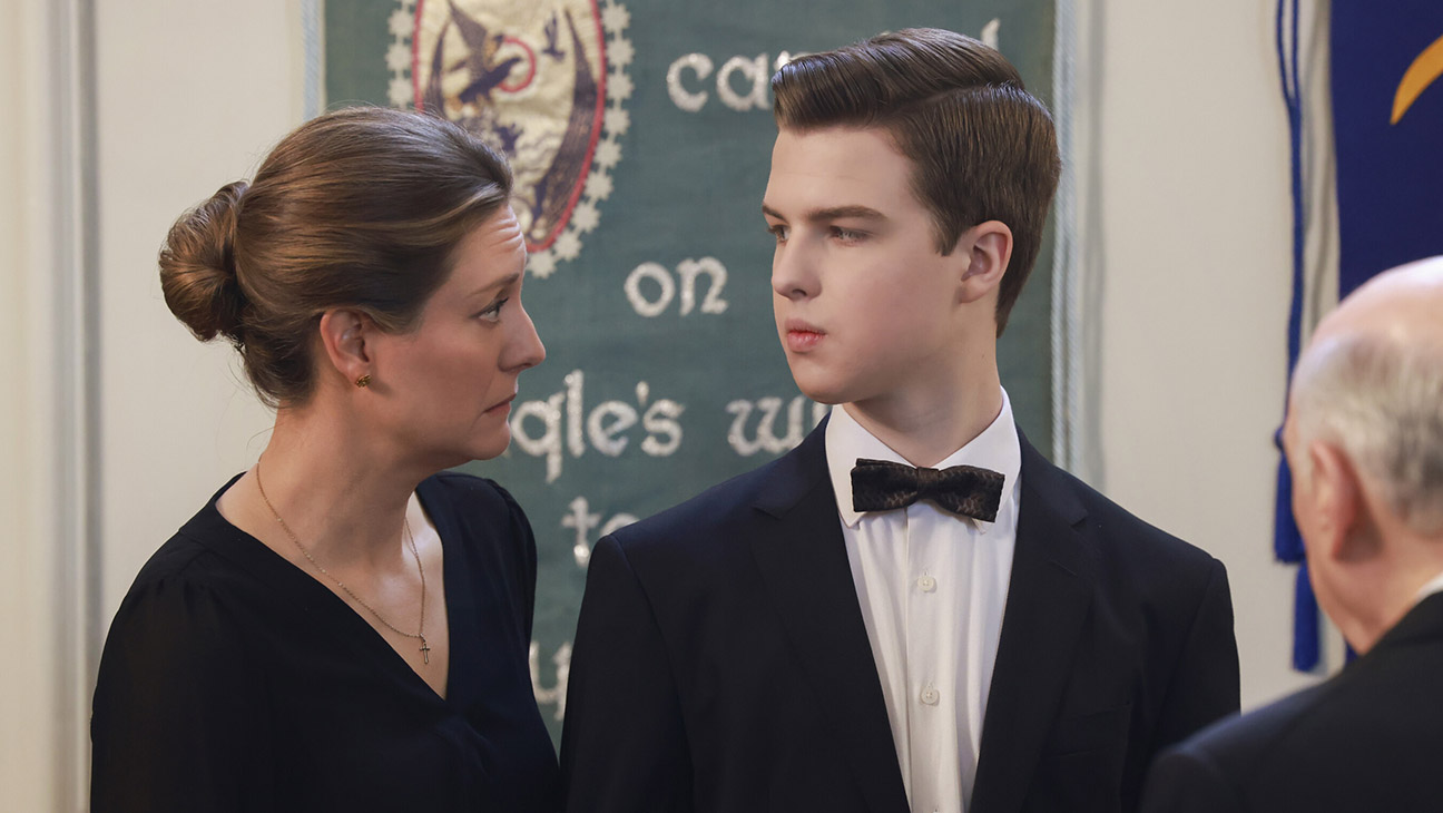 Young Sheldon, Zoe Perry as Mary and Iain Armitage as Sheldon