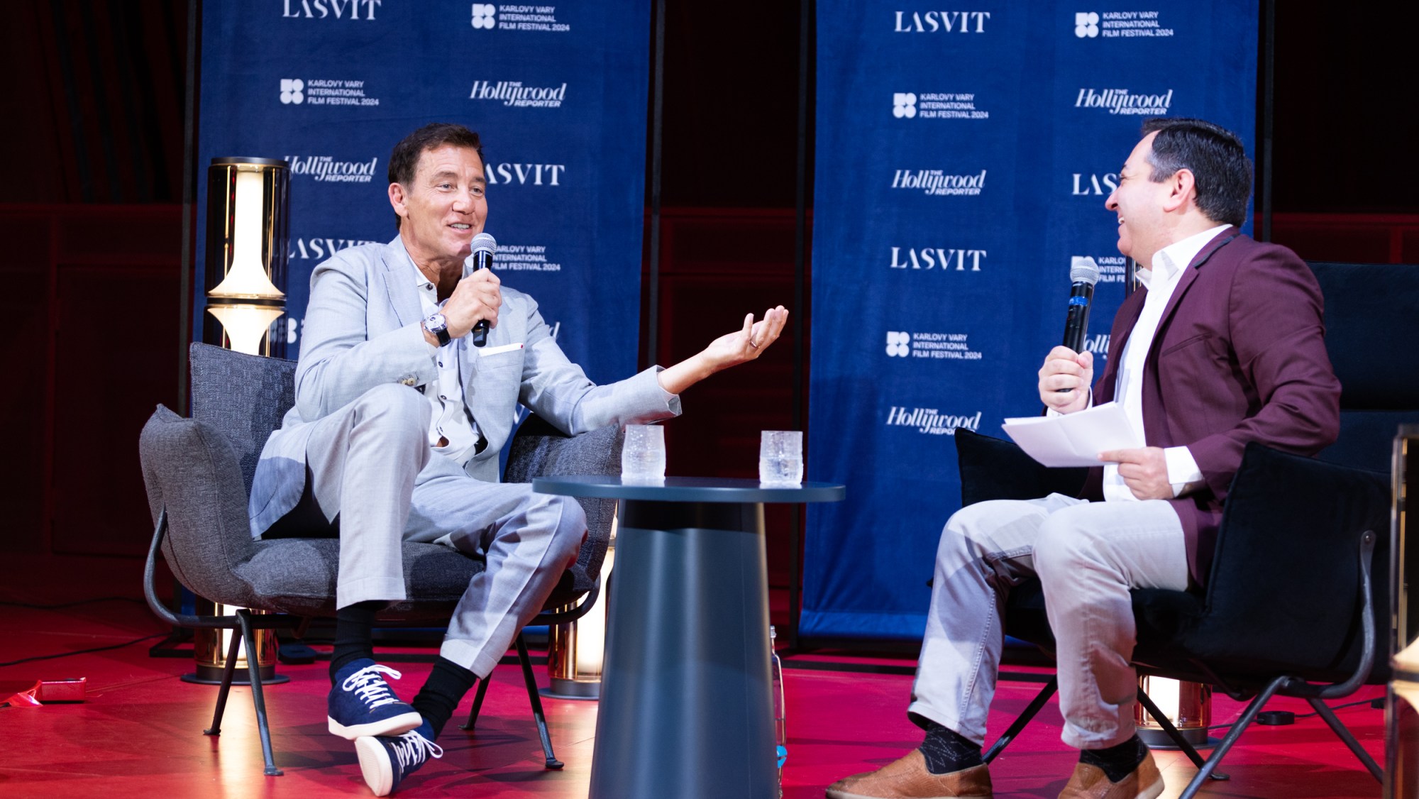 Clive Owen and Scott Feinberg at the Karlovy Vary International Film Festival