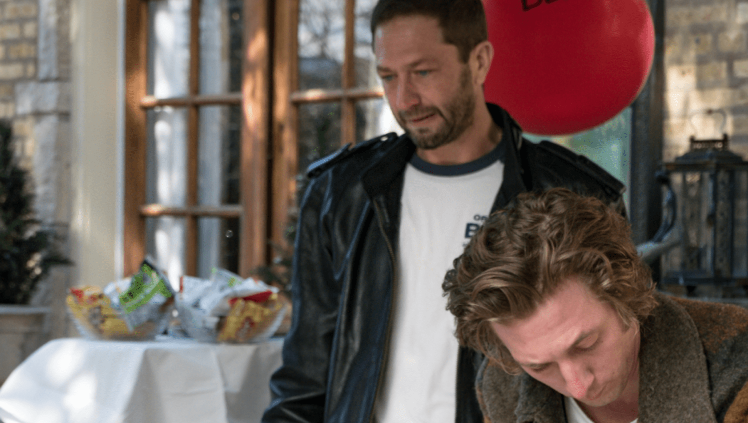 Ebon Moss-Bachrach and Jeremy Allen White in season one episode Dogs.