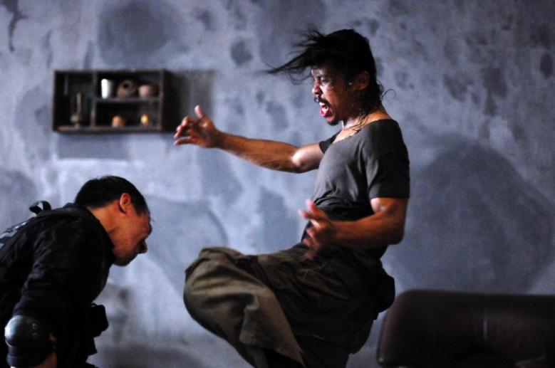 THE RAID, (aka SERBUAN MAUT), from left: Joe Taslim, Yayan Ruhian, 2011. ph: Akhirwan Nurhaidir/©Sony Pictures Classics