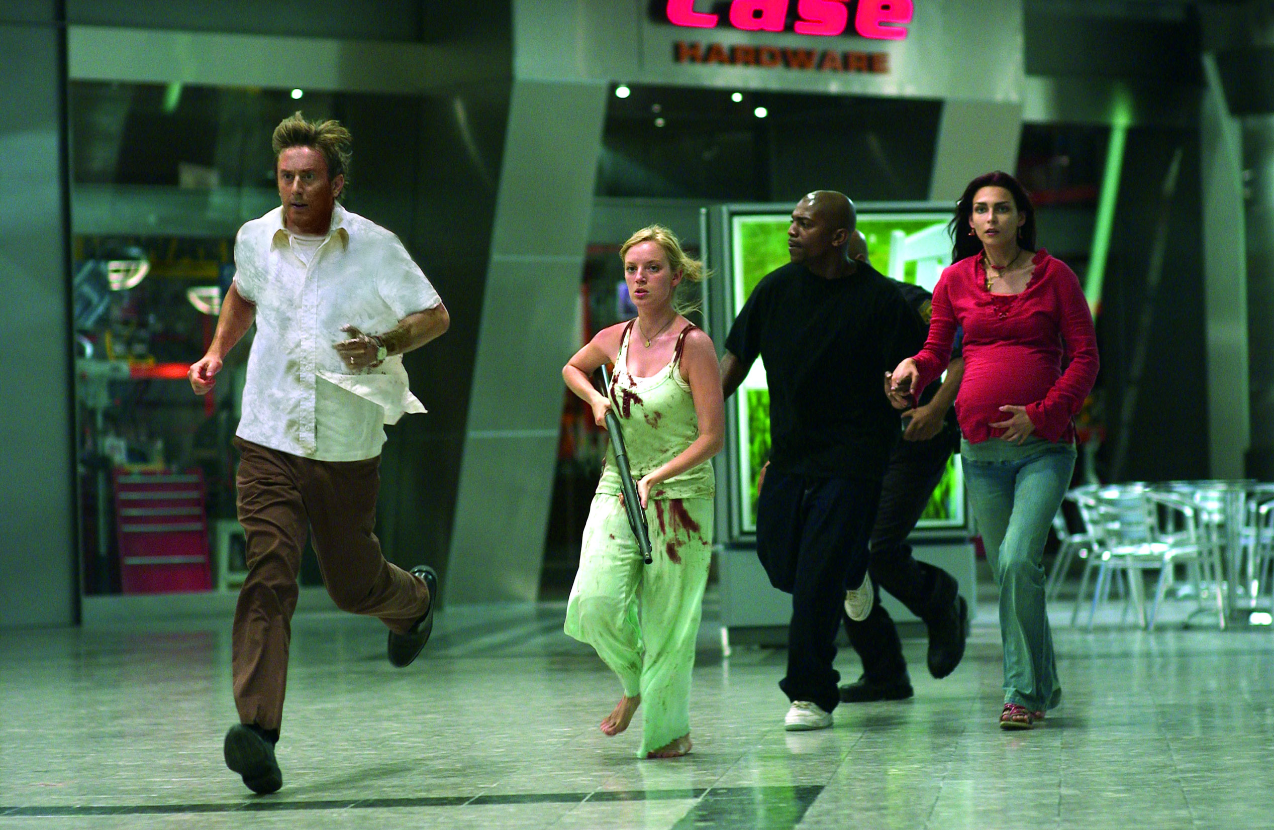 DAWN OF THE DEAD, Jake Weber, Sarah Polley, Mekhi Phifer, Inna Korobkina, 2004, (c) Universal/courtesy Everett Collection