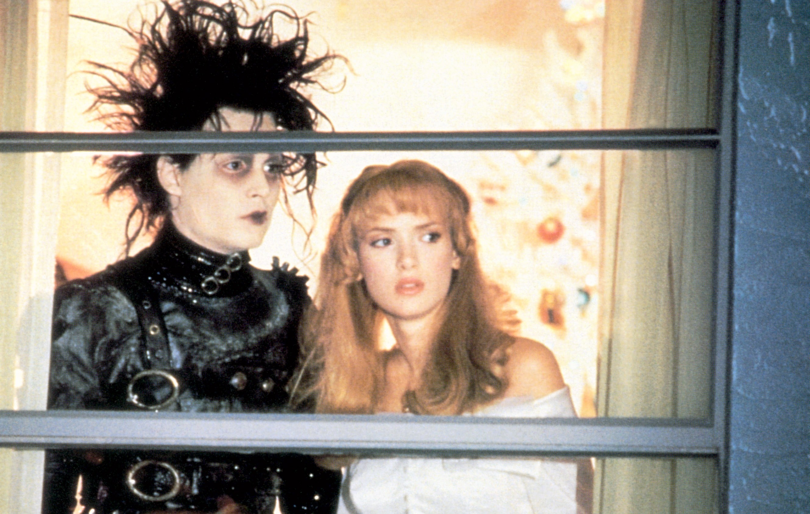 EDWARD SCISSORHANDS, Johnny Depp, Winona Ryder, 1990, TM & Copyright (c) 20th Century Fox Film Corp./courtesy Everett Collection