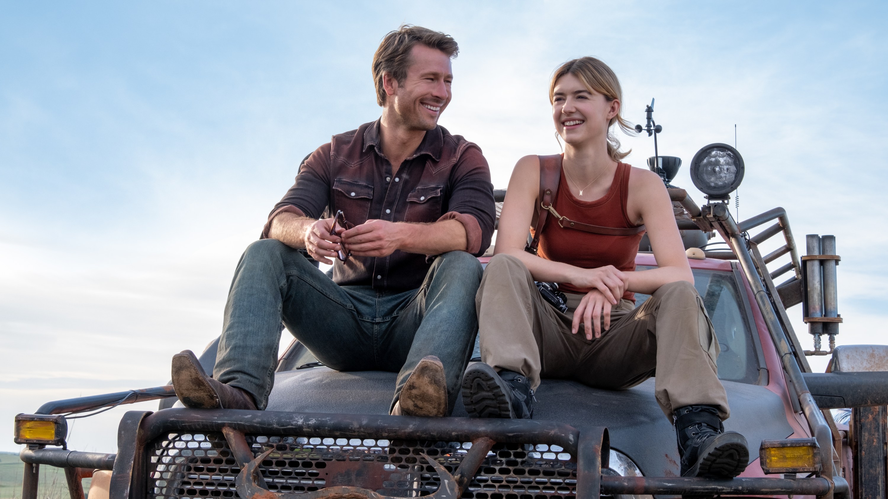 (from left) Tyler (Glen Powell) and Kate (Daisy Edgar-Jones) in Twisters, directed by Lee Isaac Chung.