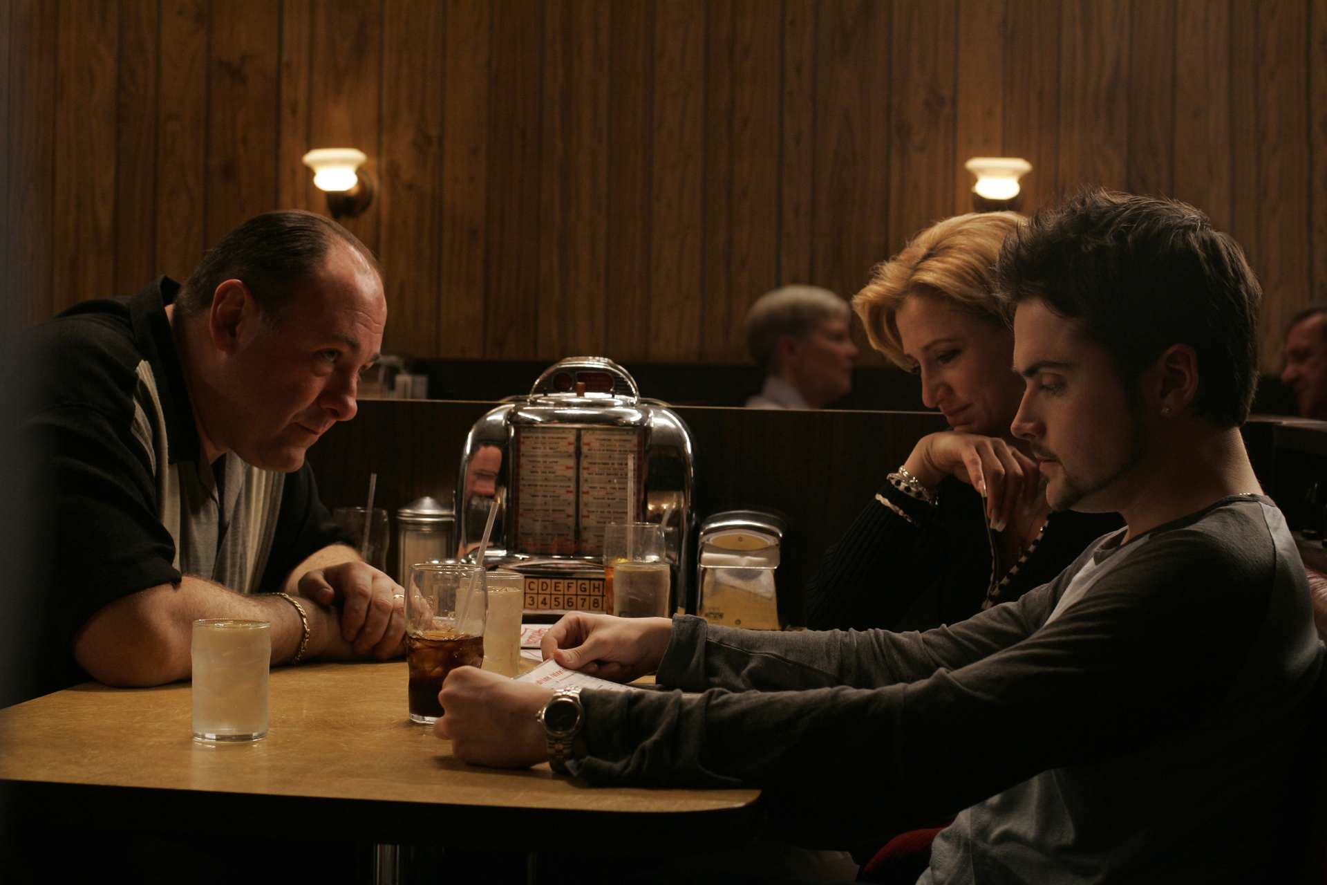 The Sopranos (P621) 'Made In America' 03-22-2007 Director: David Chase DP: Alik Sakharov Scene 61-63-65-67 (int) Holsten's Diner 'The gang shows up for family dinner' James Gandolfini (Tony Soprano) Edie Falco (Carmela) Robert Iler (Anthony Jr.) Photo Credit: Will Hart / HBO