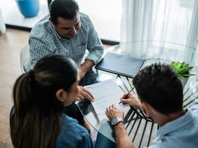 Couple getting a home equity loan