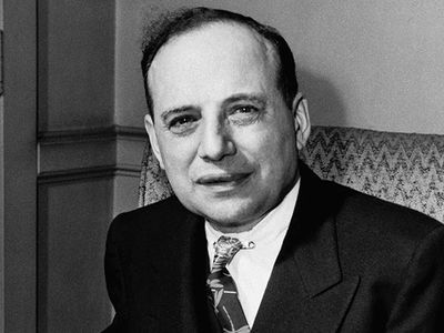 Benjamin Graham (1894–1976) fue un inversor estadounidense considerado como el padre del análisis fundamental y el value investig.