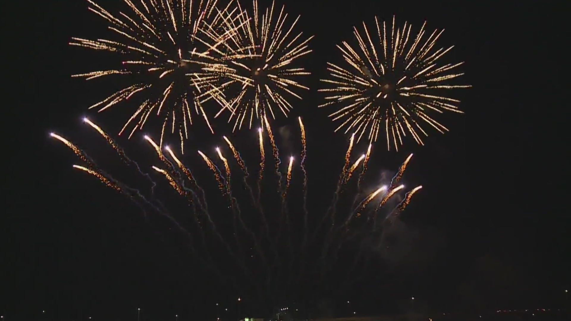 Portland, OR Independence Day fireworks show dazzles Waterfront Blue Festival