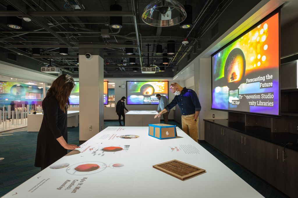 Users viewing work at the Innovation Studio