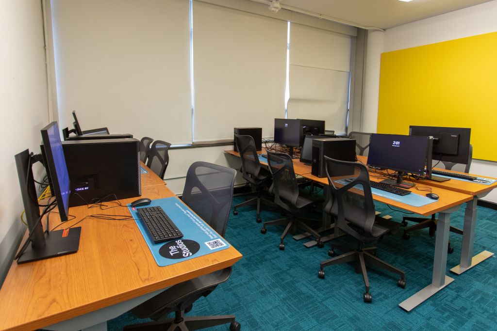 The Gaming & VR Studio features six workstations in its entrance lab.