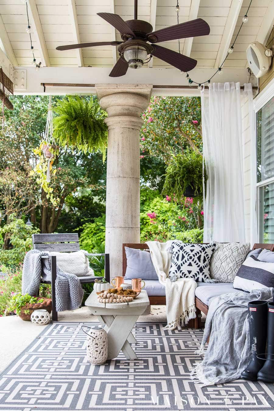 Get easy fall decorating ideas like this black and white porch! #falldecor #falldecorating #succulents #pumkins #fallporch #outdoorliving #patio 