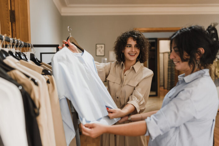 Mujer Comprando Ropa