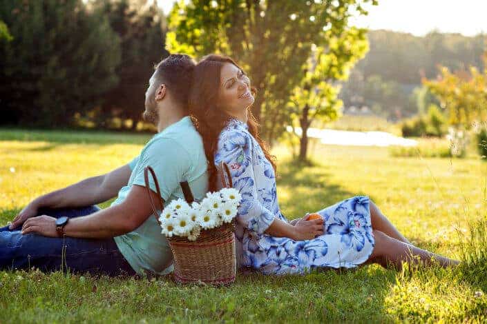 date ideas - backyard picnic