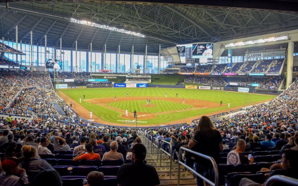 Partido de béisbol en loanDepot