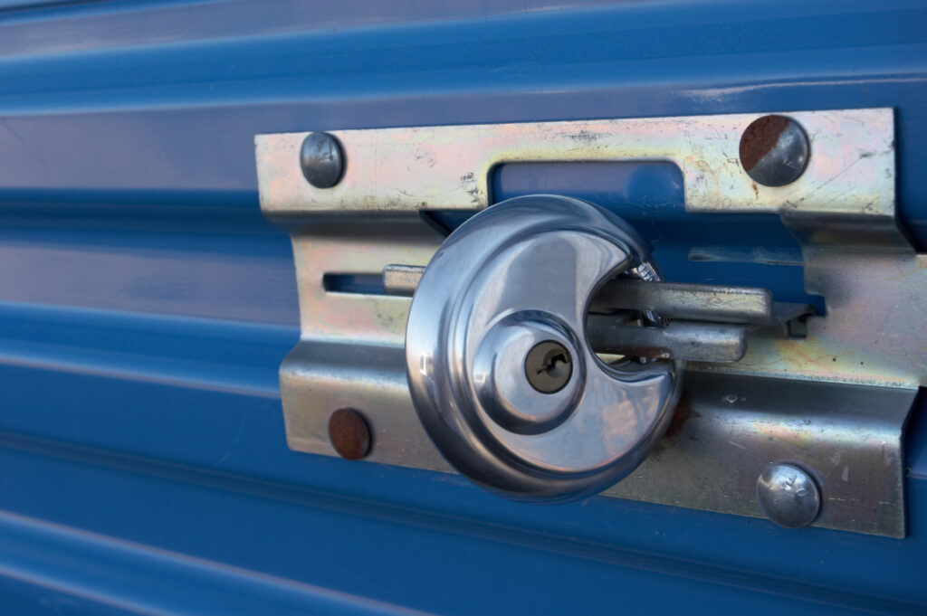 Disc lock on a storage locker