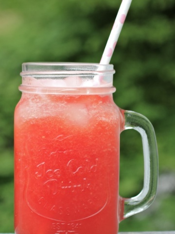 Watermelon Juice (Jugo de Sandía)|mycolombianrecipes.com