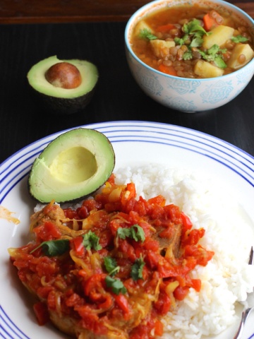 Chuletas de Cerdo a la Criolla (Pork Chops in Creole Sauce)|mycolombianrecipes.com