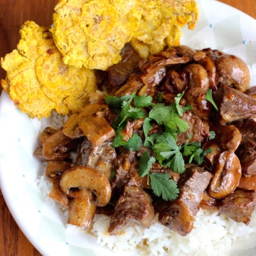 Carne con Champiñones (Beef with Mushrooms) |mycolombianrecipes.com