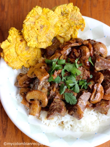 Carne con Champiñones (Beef with Mushrooms) |mycolombianrecipes.com