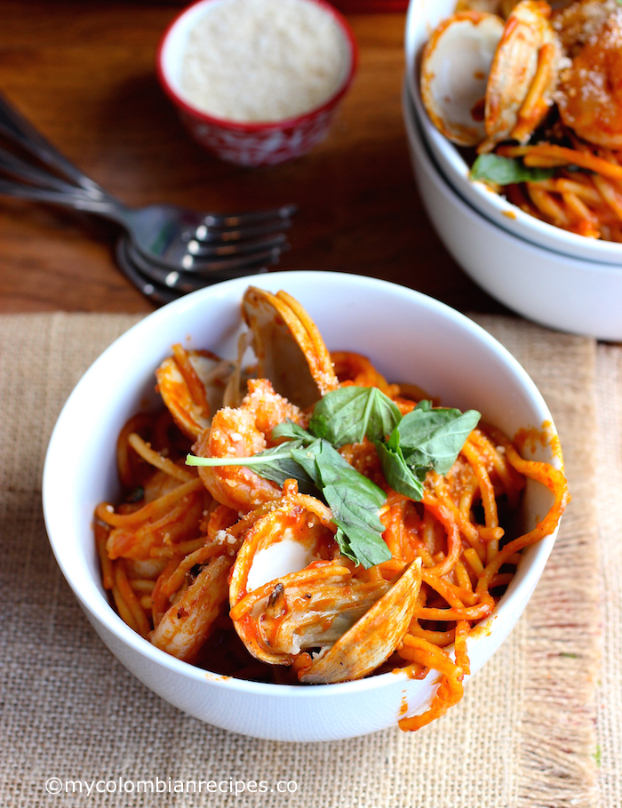 One Pot Tomato and Seafood Pasta |mycolombianrecipes.com