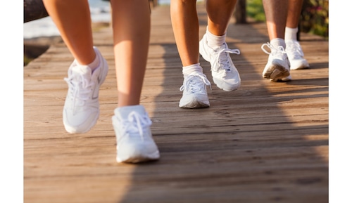 Drs. Mehmet Oz and Michael Roizen discuss the benefits of walking