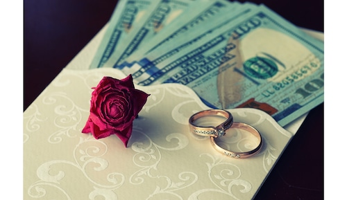 Advice columnist Annie Lane answers a question about appropriate wedding gifts