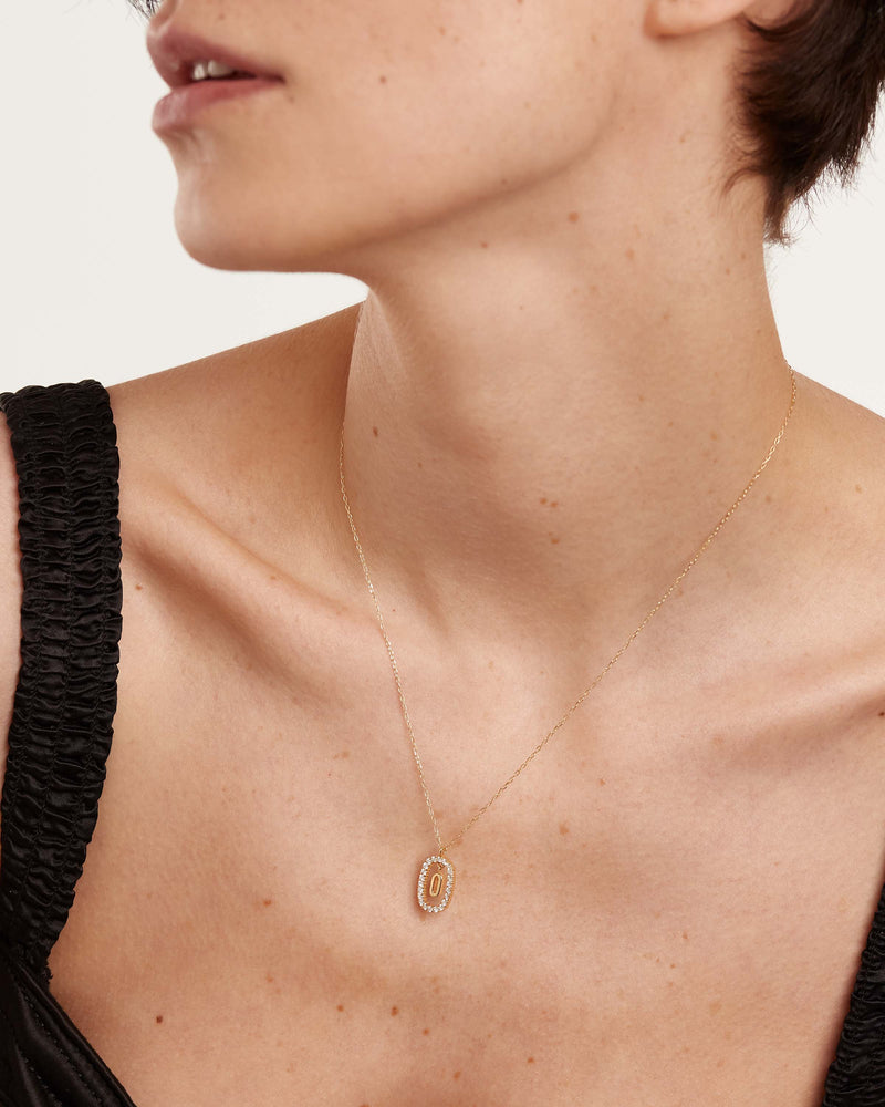 Collana in Diamanti e Oro Con Lettera O - 
  
    Oro 18K
  
