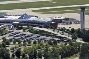 Hampton Roads should consider how to maximize the potential of the Newport News/Williamsburg Airport, real estate company CEO Greg Garrett writes in a guest column. 