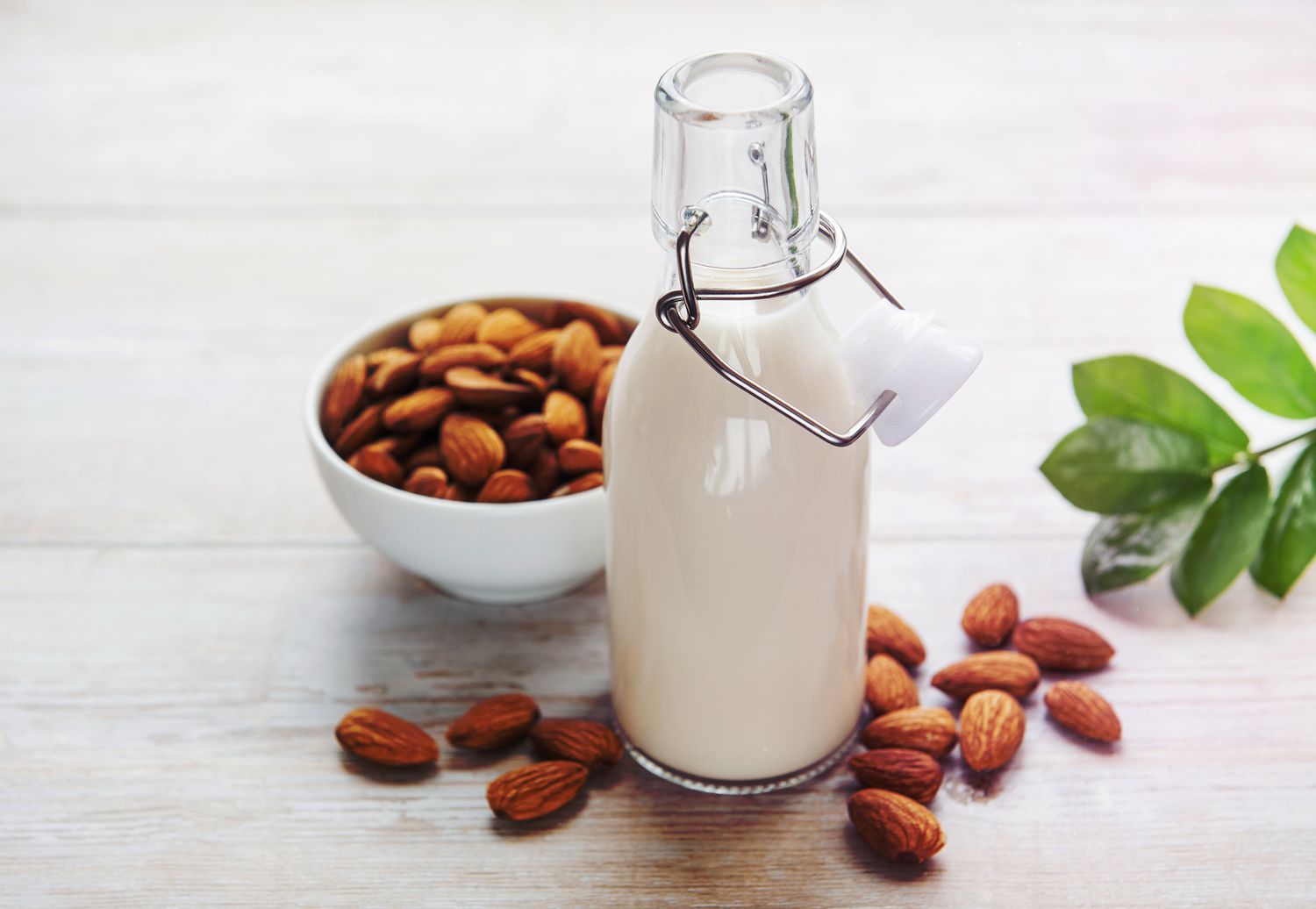 health-benefits-of-almond-milk-GettyImages-1457161817