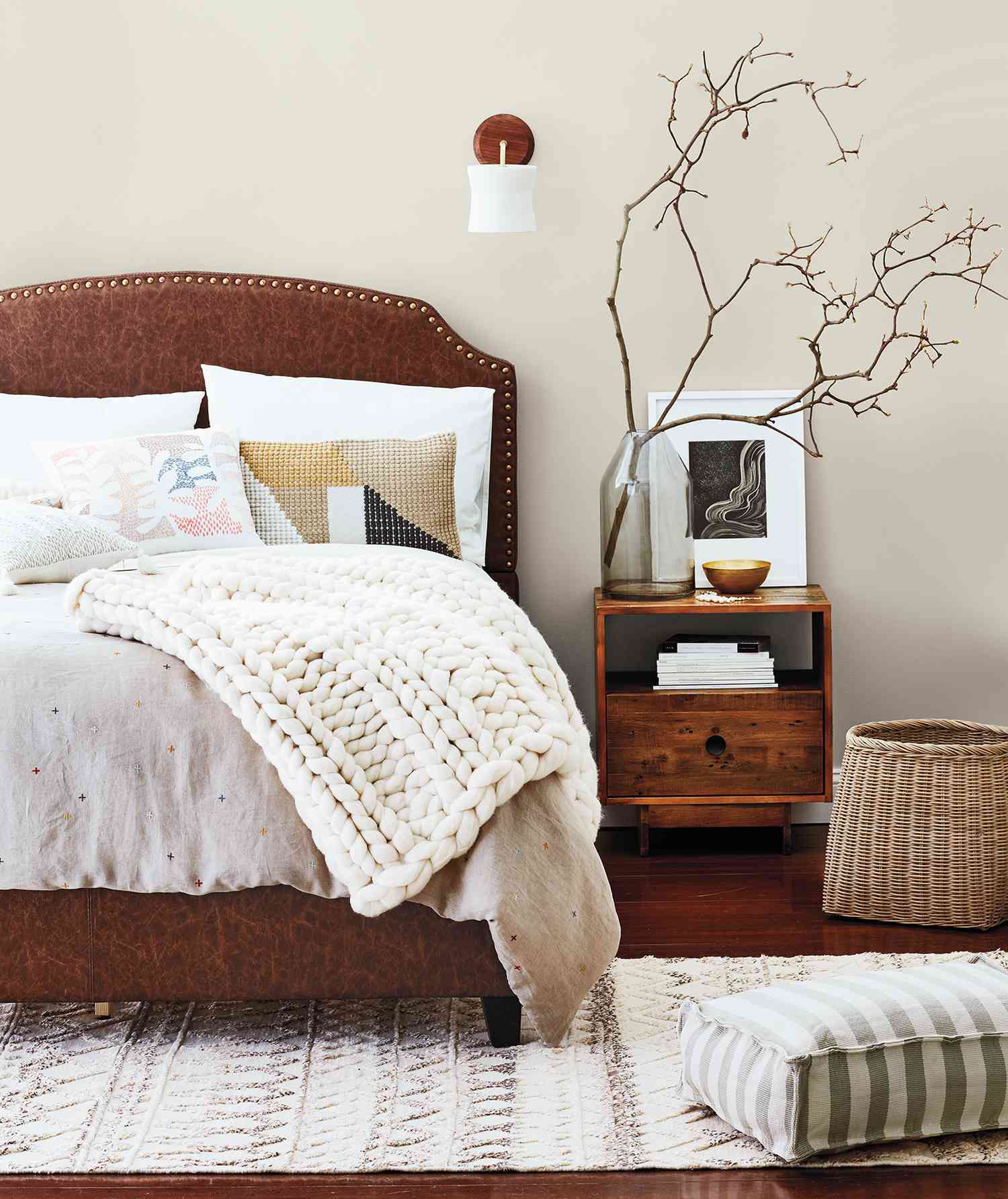 Bedroom with natural materials, soft warm colors