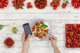 Meal planning apps - healthy meal prep with tomatoes
