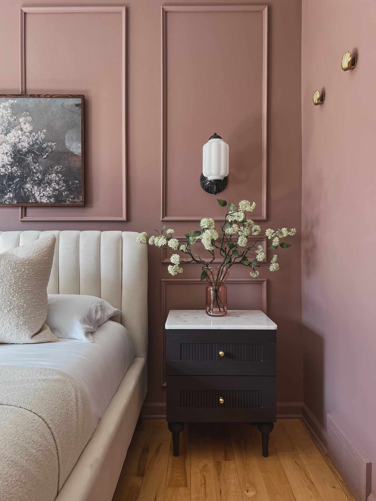 Pink walls with molding 