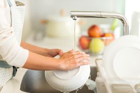 7-cleaning-strategies-for-adhd-people-GettyImages-1146433623