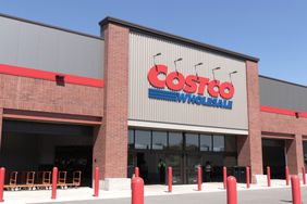 costco-membership-sharing-realsimple-GettyImages-1406624553