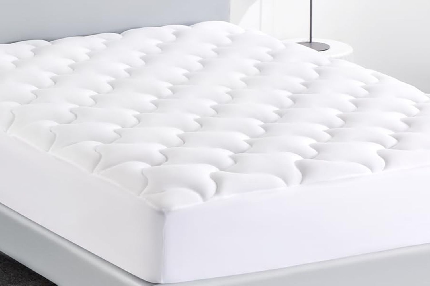SLEEP ZONE Extra Long Twin Mattress Pad Dorm Bedding Cooling Topper for College, Quilted Fitted Cover Washable, Soft Fluffy Down Alternative, Deep Pocket 8~21 inch (White, XL)