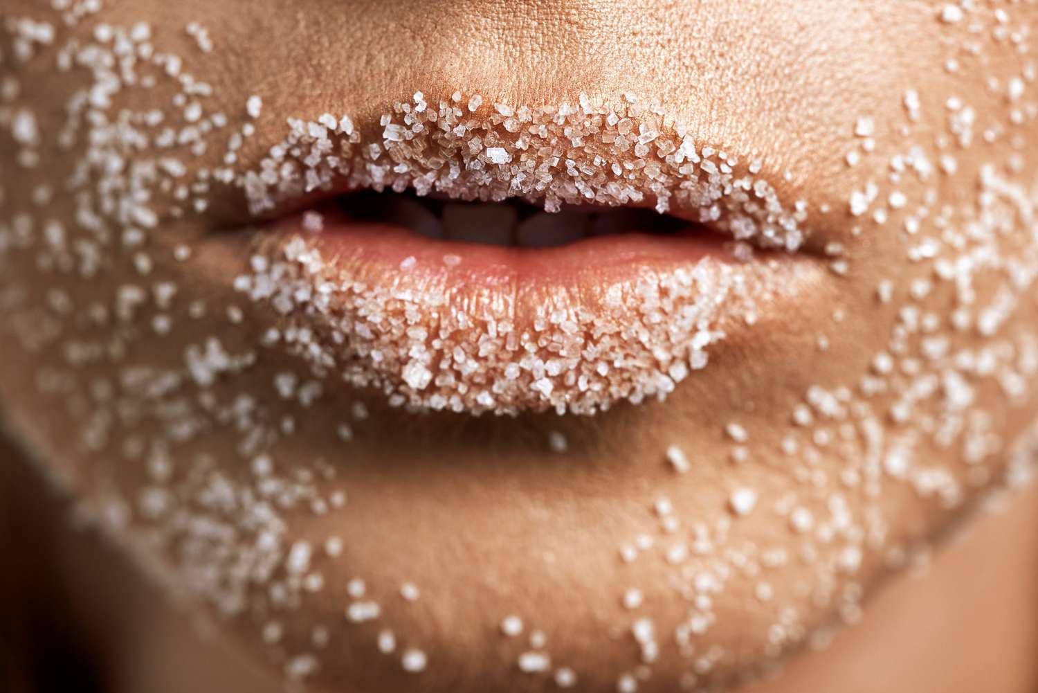 diy-lip-scrub: woman with sugar crystals around her mouth