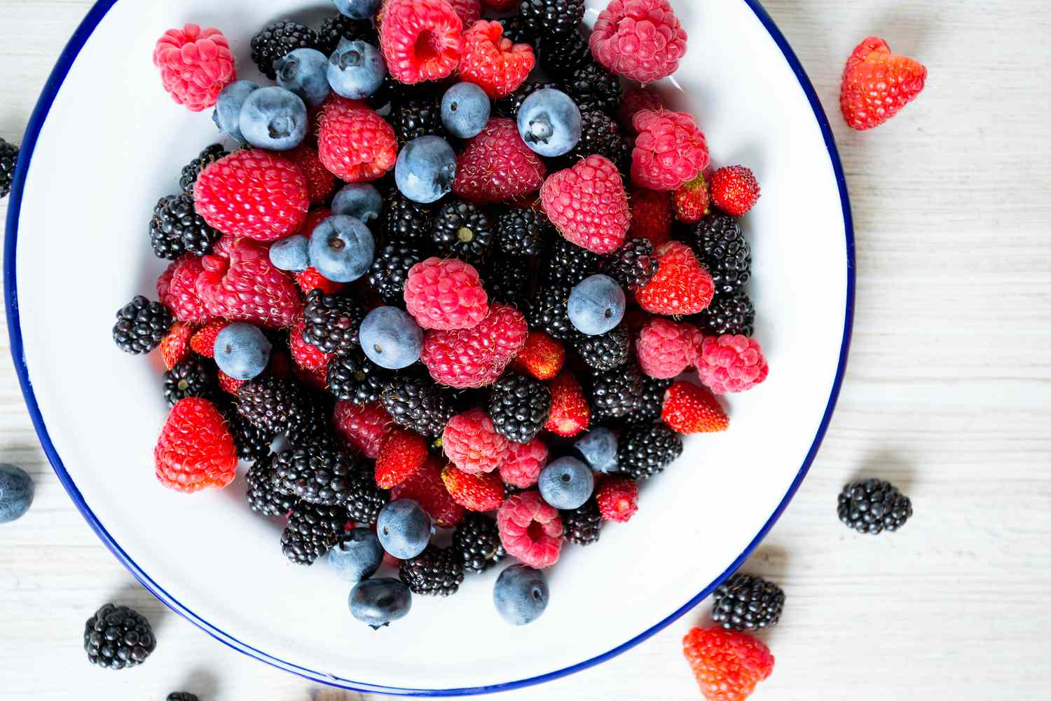 what-is-the-healthiest-berry-realsimple-GettyImages-889651610