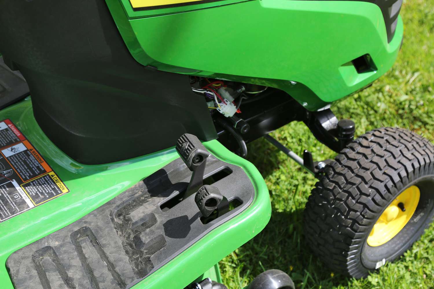 John Deere S100 Riding Lawnmower