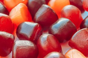 melatonine-gummies-GettyImages-1350361089