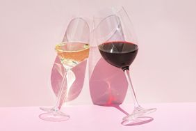 wine glasses one pink background