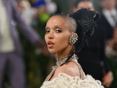 Watch FKA Twigs Perform ‘Cellophane’ at London Charity Show