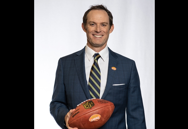 photo of Jim Nagy with football