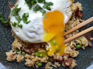 226982-20121027-sunday-brunch-bacon-egg-fried-rice.JPG